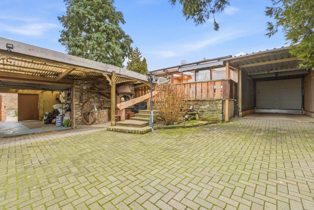 Gütelhöfer Immobilien - Immobilienangebot - Swisttal / Odendorf - Alle - Gebäudeensemble für Generationen auf 2.383 m² Grund mit 3 Wohneinheiten und Wintergarten in Odendorf