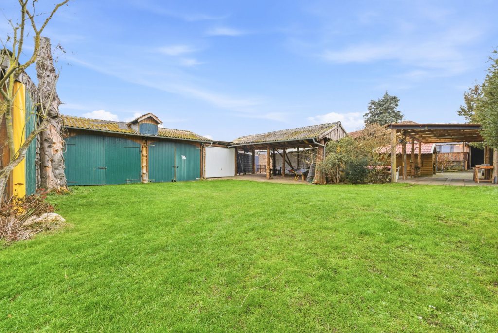 Gütelhöfer Immobilien - Immobilienangebot - Swisttal / Odendorf - Alle - Gebäudeensemble für Generationen auf 2.383 m² Grund mit 3 Wohneinheiten und Wintergarten in Odendorf