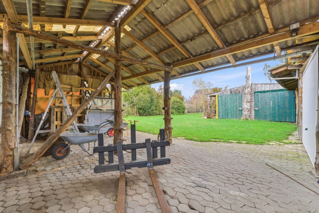 Gütelhöfer Immobilien - Immobilienangebot - Swisttal / Odendorf - Alle - Gebäudeensemble für Generationen auf 2.383 m² Grund mit 3 Wohneinheiten und Wintergarten in Odendorf