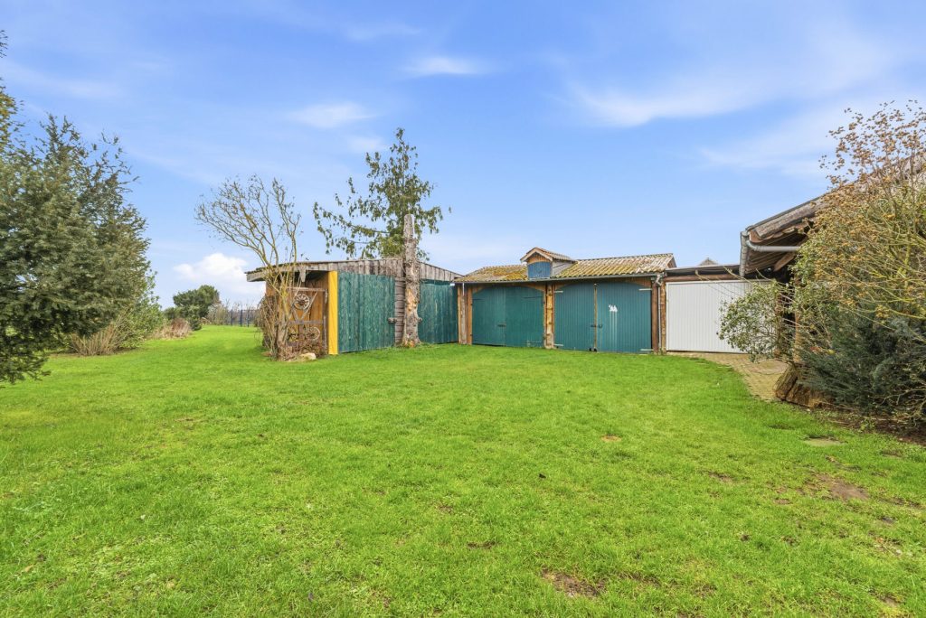 Gütelhöfer Immobilien - Immobilienangebot - Swisttal / Odendorf - Alle - Gebäudeensemble für Generationen auf 2.383 m² Grund mit 3 Wohneinheiten und Wintergarten in Odendorf
