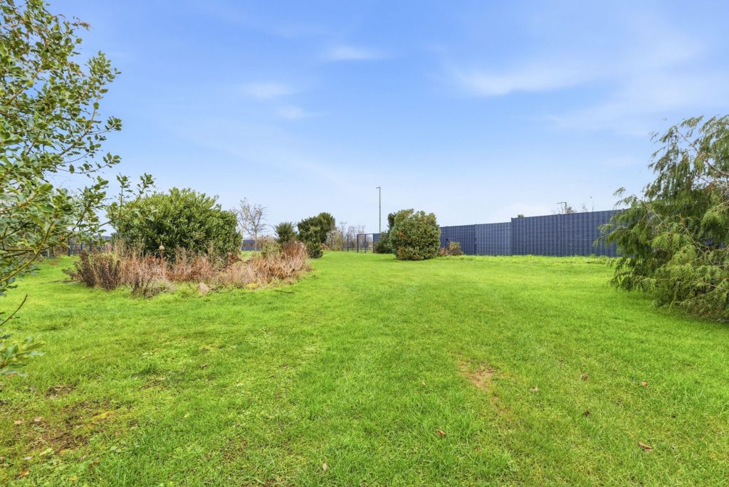 Gütelhöfer Immobilien - Immobilienangebot - Swisttal / Odendorf - Alle - Gebäudeensemble für Generationen auf 2.383 m² Grund mit 3 Wohneinheiten und Wintergarten in Odendorf