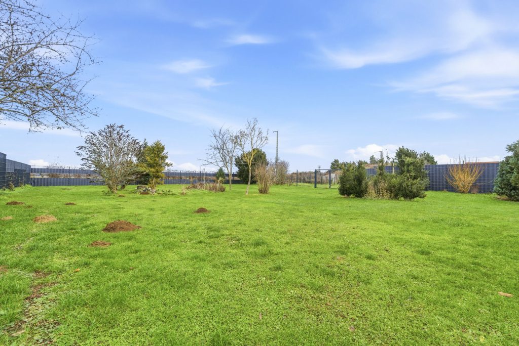 Gütelhöfer Immobilien - Immobilienangebot - Swisttal / Odendorf - Alle - Gebäudeensemble für Generationen auf 2.383 m² Grund mit 3 Wohneinheiten und Wintergarten in Odendorf