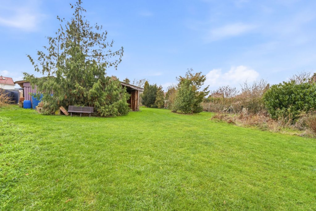 Gütelhöfer Immobilien - Immobilienangebot - Swisttal / Odendorf - Alle - Gebäudeensemble für Generationen auf 2.383 m² Grund mit 3 Wohneinheiten und Wintergarten in Odendorf