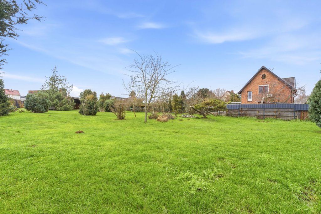Gütelhöfer Immobilien - Immobilienangebot - Swisttal / Odendorf - Alle - Gebäudeensemble für Generationen auf 2.383 m² Grund mit 3 Wohneinheiten und Wintergarten in Odendorf