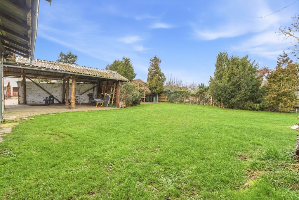 Gütelhöfer Immobilien - Immobilienangebot - Swisttal / Odendorf - Alle - Gebäudeensemble für Generationen auf 2.383 m² Grund mit 3 Wohneinheiten und Wintergarten in Odendorf