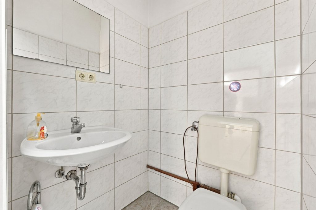 Gütelhöfer Immobilien - Immobilienangebot - Rheinbach - Alle - Zentrale Gewerbefläche in Rheinbach mit Schaufenster, Lager und zwei Stellplätzen – flexibel nutzbar