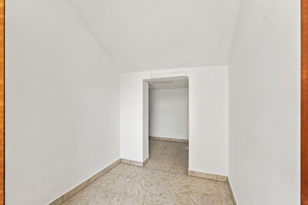 Gütelhöfer Immobilien - Immobilienangebot - Rheinbach - Alle - Zentrale Gewerbefläche in Rheinbach mit Schaufenster, Lager und zwei Stellplätzen – flexibel nutzbar
