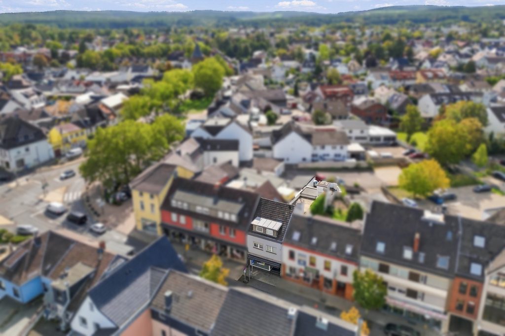 Gütelhöfer Immobilien - Immobilienangebot - Rheinbach - Alle - Zentrale Gewerbefläche in Rheinbach mit Schaufenster, Lager und zwei Stellplätzen – flexibel nutzbar