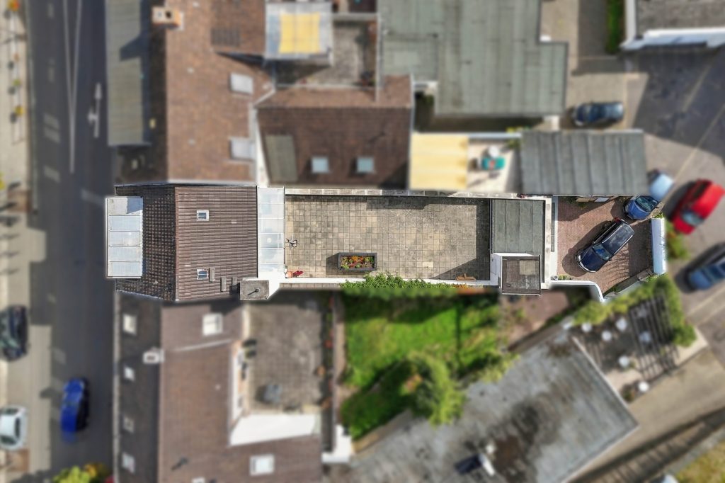 Gütelhöfer Immobilien - Immobilienangebot - Rheinbach - Alle - Zentrale Gewerbefläche in Rheinbach mit Schaufenster, Lager und zwei Stellplätzen – flexibel nutzbar