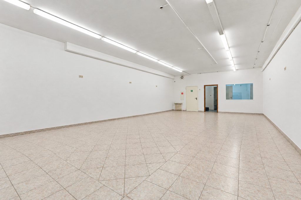 Gütelhöfer Immobilien - Immobilienangebot - Rheinbach - Alle - Zentrale Gewerbefläche in Rheinbach mit Schaufenster, Lager und zwei Stellplätzen – flexibel nutzbar