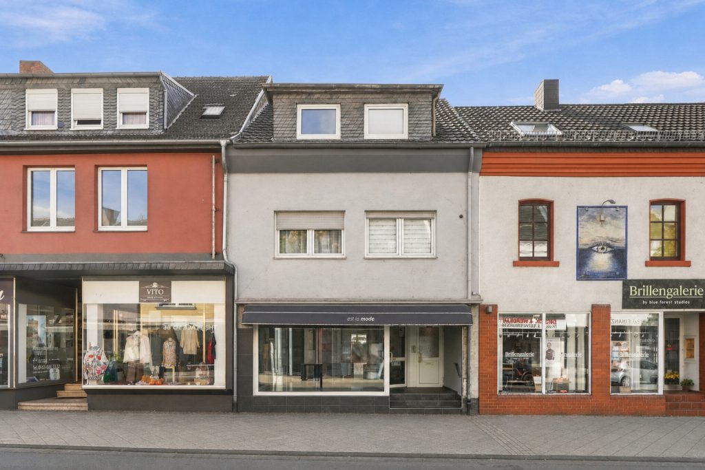 Gütelhöfer Immobilien - Immobilienangebot - Rheinbach - Alle - Zentrale Gewerbefläche in Rheinbach mit Schaufenster, Lager und zwei Stellplätzen – flexibel nutzbar