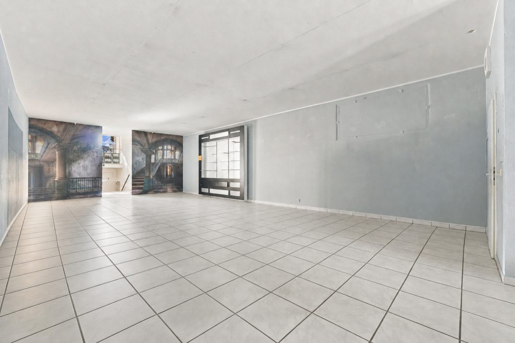 Gütelhöfer Immobilien - Immobilienangebot - Rheinbach - Alle - Zentrale Gewerbefläche in Rheinbach mit Schaufenster, Lager und zwei Stellplätzen – flexibel nutzbar