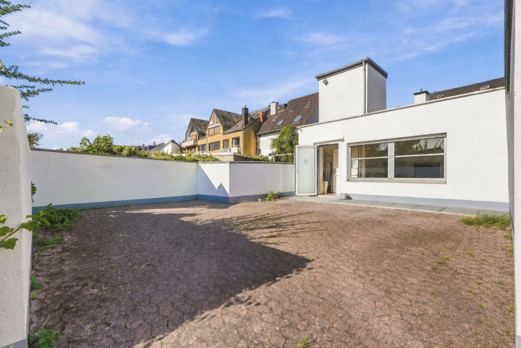 Gütelhöfer Immobilien - Immobilienangebot - Rheinbach - Alle - Zentrale Gewerbefläche in Rheinbach mit Schaufenster, Lager und zwei Stellplätzen – flexibel nutzbar
