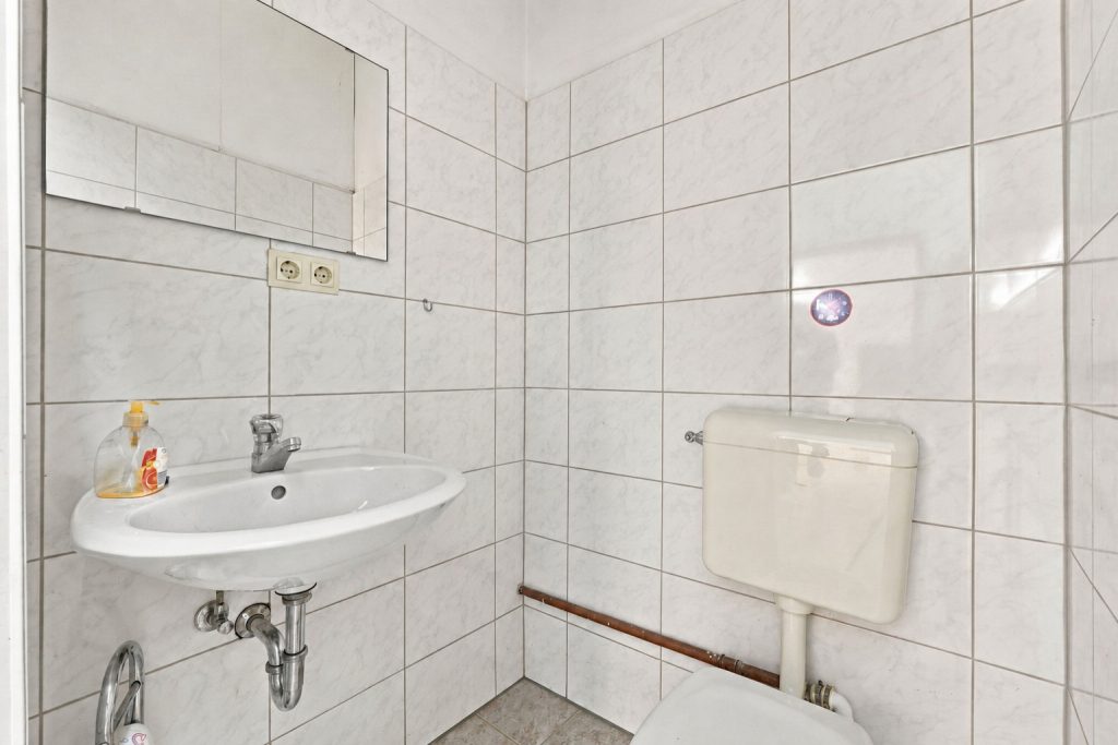 Gütelhöfer Immobilien - Immobilienangebot - Rheinbach - Alle - Zentrale Gewerbefläche in Rheinbach mit Schaufenster, Lager und zwei Stellplätzen – flexibel nutzbar