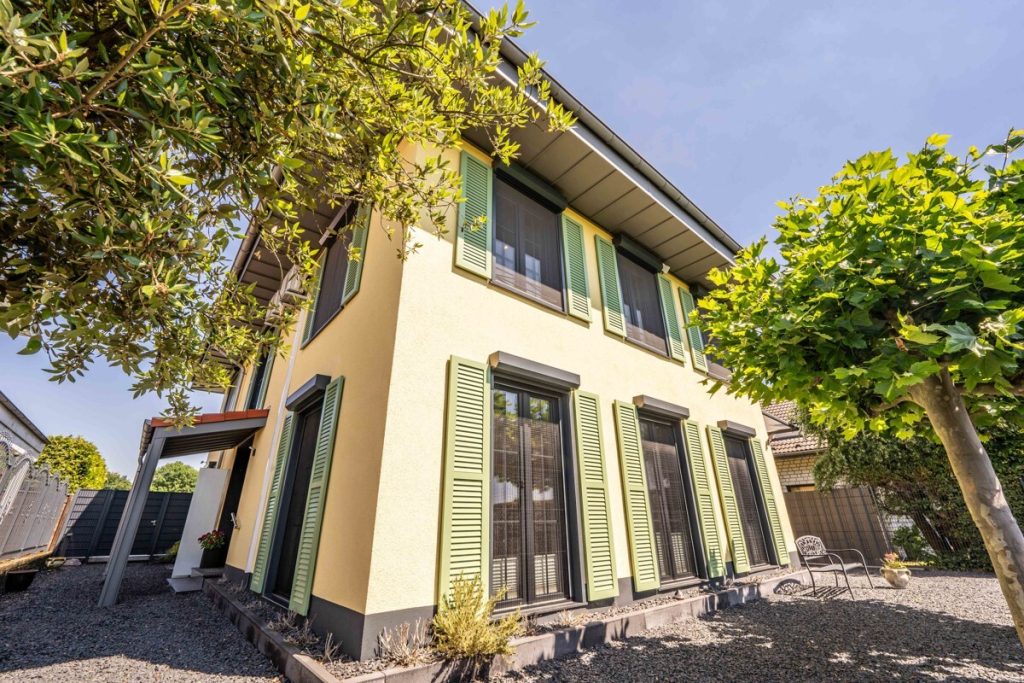Immobilienangebot - Korschenbroich - Alle - Luxusvilla mit allem inklusive  -  Panoramablick ins Naturschutzgebiet