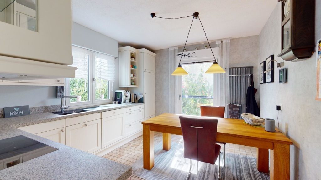 Immobilienangebot - Brühl - Alle - Idyllisches Wohnen in Brühl: Ihr Traumhaus mit Naturpool