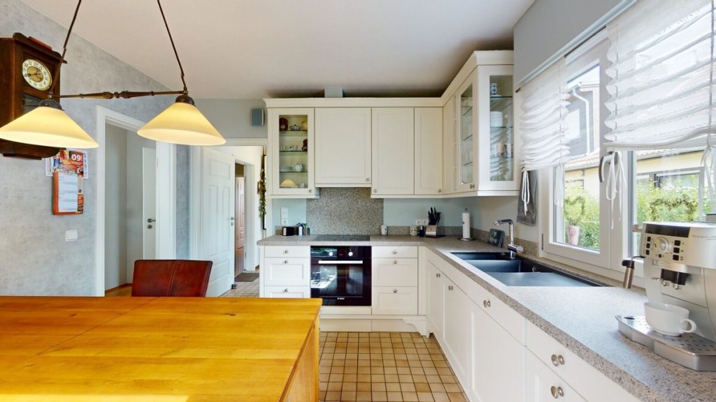Immobilienangebot - Brühl - Alle - Idyllisches Wohnen in Brühl: Ihr Traumhaus mit Naturpool