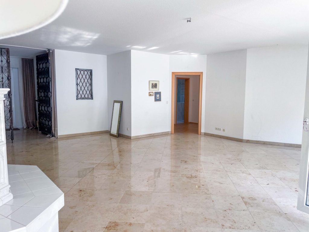 Immobilienangebot - Linnich - Alle - Großzügiges Einfamilienhaus mit zwei Garagen in Linnich