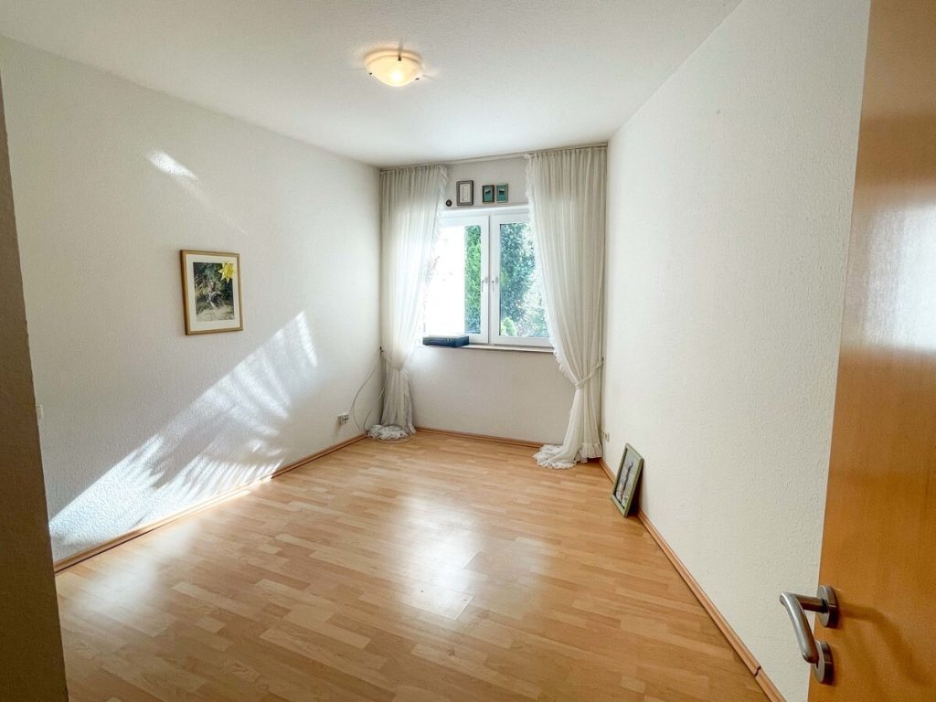 Immobilienangebot - Linnich - Alle - Großzügiges Einfamilienhaus mit zwei Garagen in Linnich