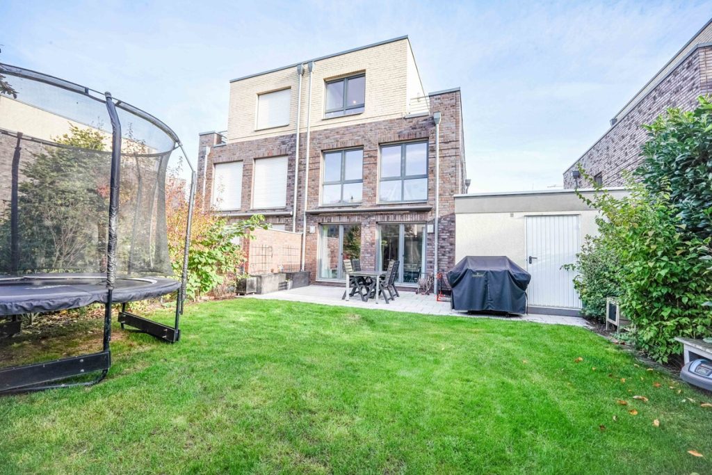 Immobilienangebot - Frechen / Königsdorf - Alle - Königsdorf  -  Energieeffiziente Doppelhaushälfte  -  Top gepflegt