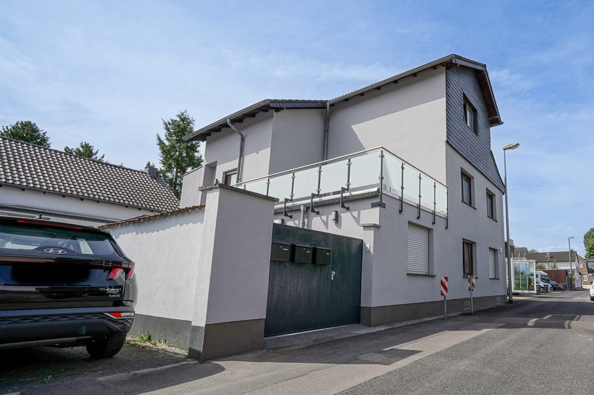 Immobilienangebot - Pulheim / Sinthern - Alle - Gepflegtes Dreifamilienhaus  -  Saniert  -  Großer Garten
