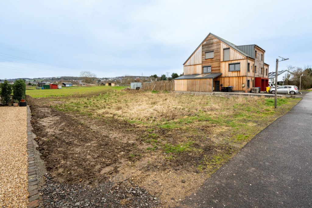 Immobilienangebot - Brühl - Grundstücke - Baugrundstück mit Baugenehmigung  -  Doppelhaushälfte  -  Ruhige Feldrandlage