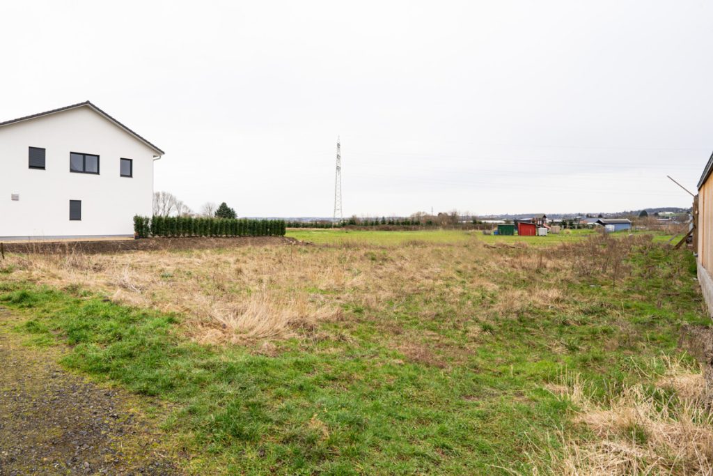 Immobilienangebot - Brühl - Grundstücke - Baugrundstück mit Baugenehmigung  -  Doppelhaushälfte  -  Ruhige Feldrandlage