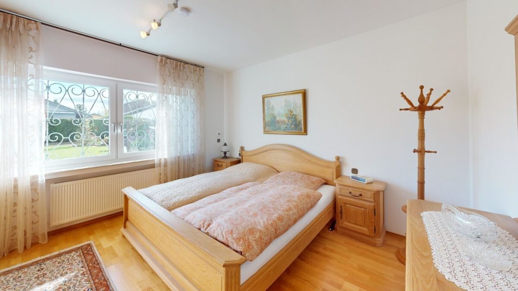 Immobilienangebot - Erftstadt - Alle - Freistehendes Zuhause  -  mit Einliegerwohnung  -  Sonniger Garten