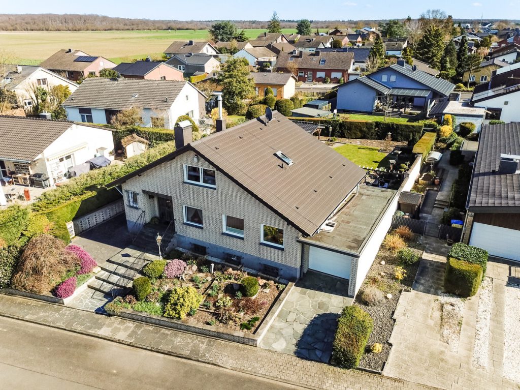 Immobilienangebot - Erftstadt - Alle - Freistehendes Zuhause  -  mit Einliegerwohnung  -  Sonniger Garten