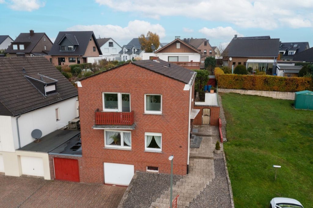 Immobilienangebot - Stolberg (Rheinland) / Büsbach - Alle - Ihr neues Zuhause – Gepflegtes Zweifamilienhaus mit großzügigem Wohnraum und herrlichem Weitblick