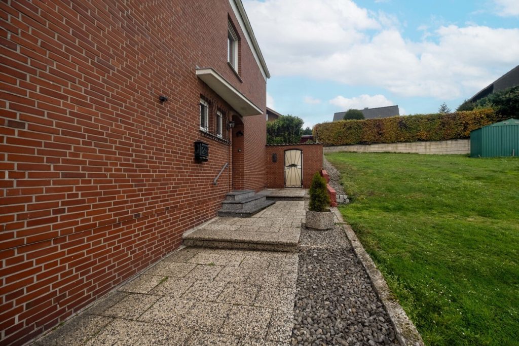 Immobilienangebot - Stolberg (Rheinland) / Büsbach - Alle - Ihr neues Zuhause – Gepflegtes Zweifamilienhaus mit großzügigem Wohnraum und herrlichem Weitblick
