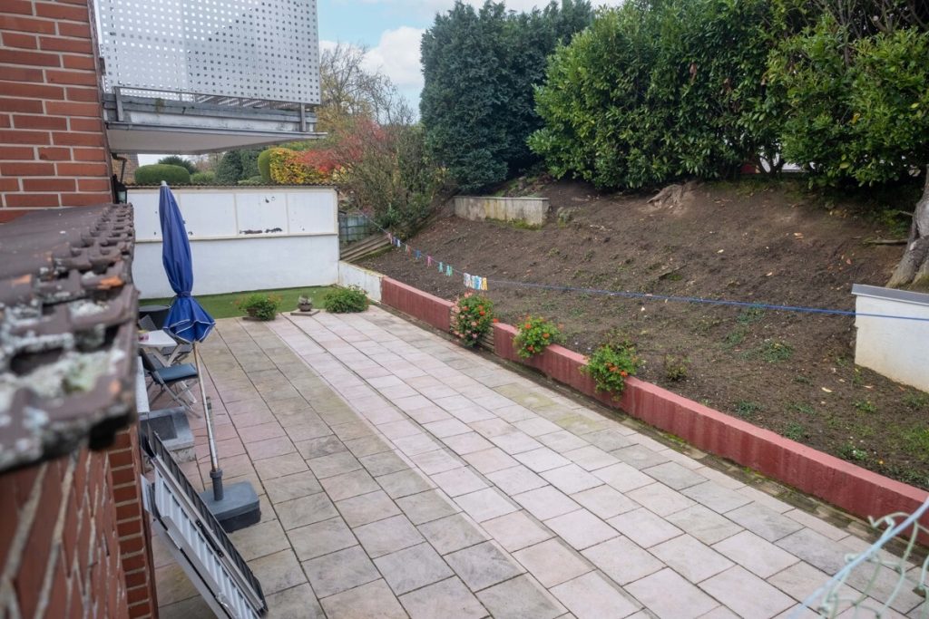Immobilienangebot - Stolberg (Rheinland) / Büsbach - Alle - Ihr neues Zuhause – Gepflegtes Zweifamilienhaus mit großzügigem Wohnraum und herrlichem Weitblick