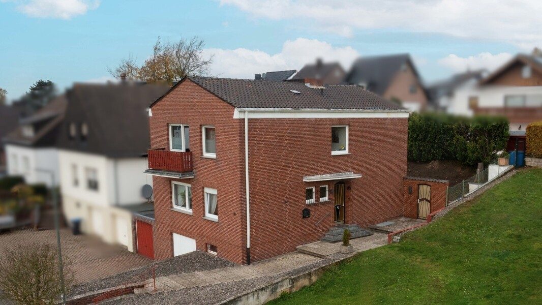 Immobilienangebot - Stolberg (Rheinland) / Büsbach - Alle - Ihr neues Zuhause – Gepflegtes Zweifamilienhaus mit großzügigem Wohnraum und herrlichem Weitblick