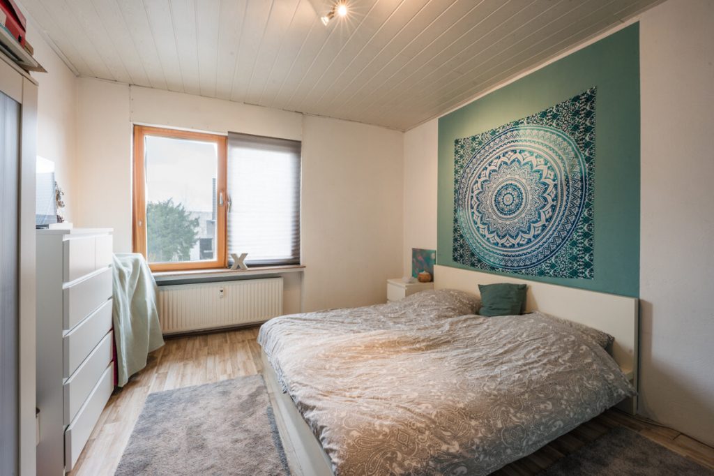 Immobilienangebot - Kerpen - Alle - Großzügige Maisonette-Wohnung  -  Dachterrasse   -  nachhaltig vermietet