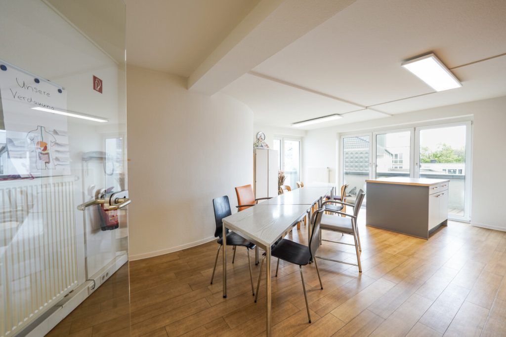 Immobilienangebot - Mönchengladbach - Alle - Modernes Geschäftshaus  -  Praxis & Büroräume  -  Aufzug & Tiefgarage
