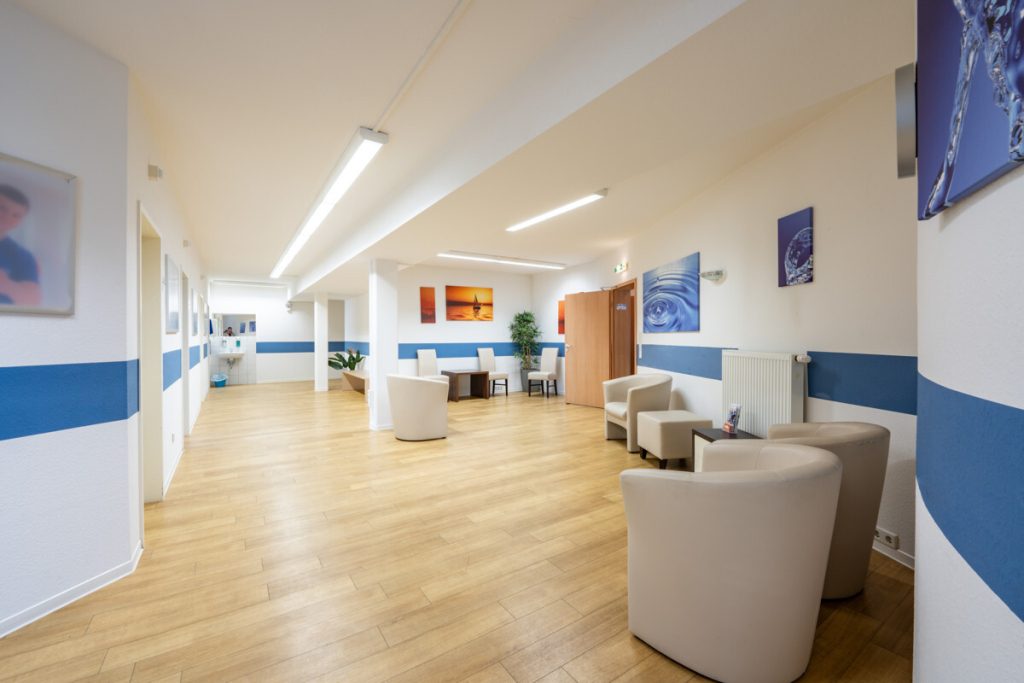 Immobilienangebot - Mönchengladbach - Alle - Modernes Geschäftshaus  -  Praxis & Büroräume  -  Aufzug & Tiefgarage