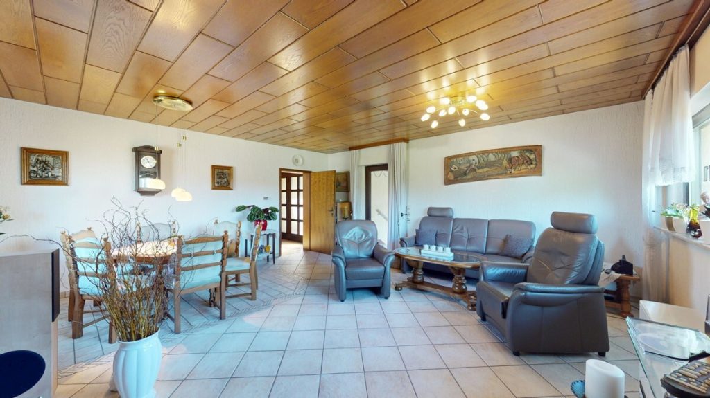 Immobilienangebot - Pulheim-Sinthern - Alle - Zwei Häuser, ein Grundstück  -  ehemaliger Hof  -  ruhige Lage