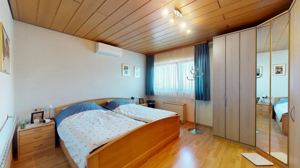 Immobilienangebot - Pulheim-Sinthern - Alle - Zwei Häuser, ein Grundstück  -  ehemaliger Hof  -  ruhige Lage