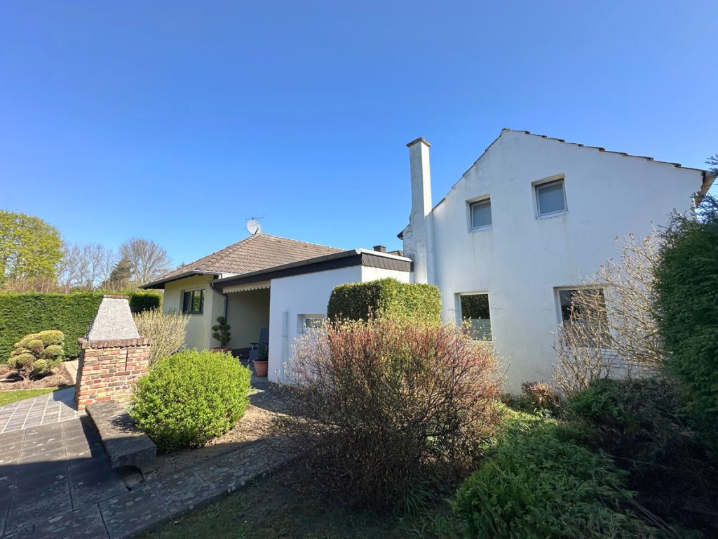Immobilienangebot - Pulheim-Sinthern - Alle - Zwei Häuser, ein Grundstück  -  ehemaliger Hof  -  ruhige Lage