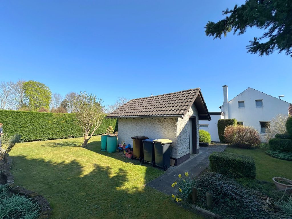 Immobilienangebot - Pulheim-Sinthern - Alle - Zwei Häuser, ein Grundstück  -  ehemaliger Hof  -  ruhige Lage
