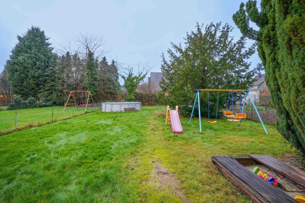 Immobilienangebot - Neuss - Alle - Neuss-Norf  -  seltene Gelegenheit  -  großes Grundstück  -  tolle Lage