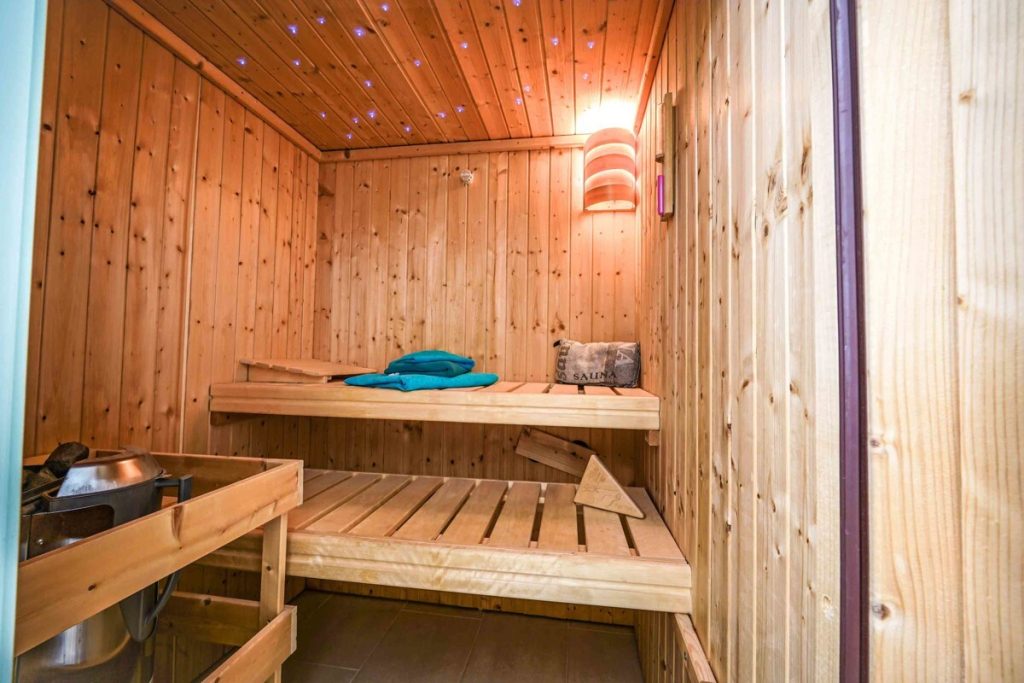 Immobilienangebot - Köln / Widdersdorf - Alle - Stilvolle Doppelhaushälfte  -  5 Zimmer  -  Beheizter Pool  -  Sauna  -  Kamin  -  Garten