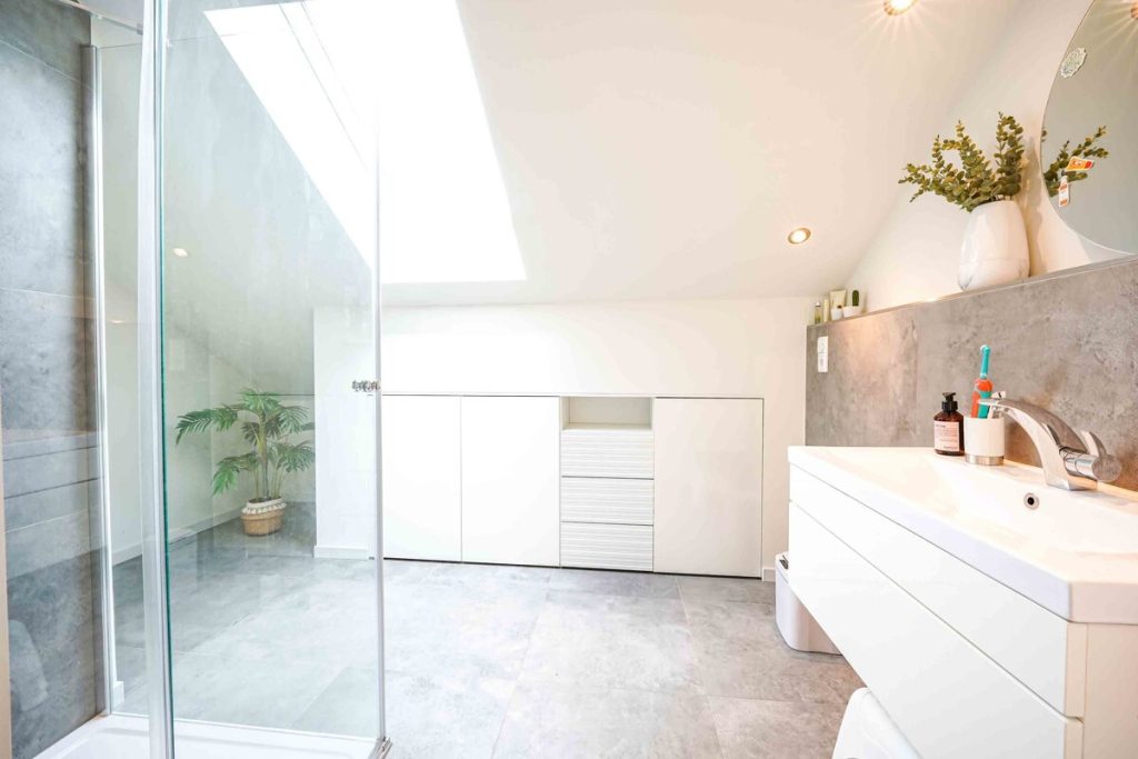 Immobilienangebot - Köln / Widdersdorf - Alle - Stilvolle Doppelhaushälfte  -  5 Zimmer  -  Beheizter Pool  -  Sauna  -  Kamin  -  Garten