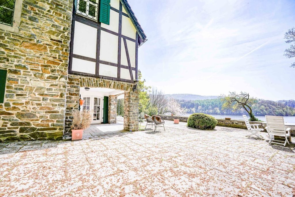 Immobilienangebot - Simmerath / Woffelsbach - Alle - Das Haus am See  -  Beste Lage mit fantastischem Ausblick  -  Pure Erholung