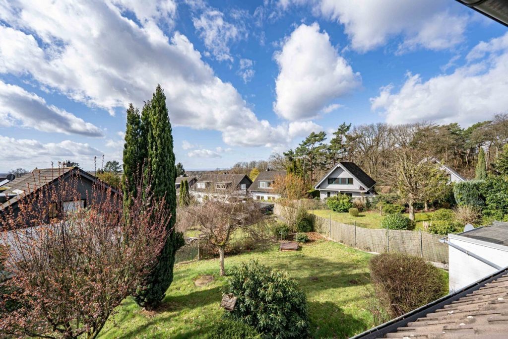 Immobilienangebot - Rösrath - Alle - Modernes Einfamilienhaus  -  Beliebte Lage  -  Großes Grundstück