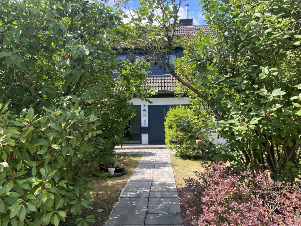 Immobilienangebot - Rösrath - Alle - Modernes Einfamilienhaus  -  Beliebte Lage  -  Großes Grundstück