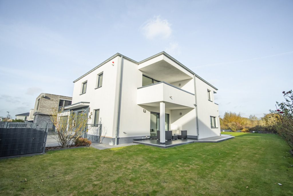 Immobilienangebot - Köln / Widdersdorf - Alle - Bauhausvilla mit hochwertiger Ausstattung direkt am Golfplatz