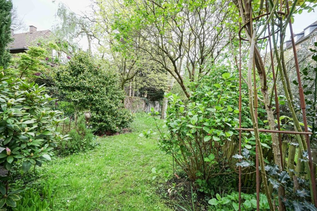 Immobilienangebot - Köln / Bayenthal - Alle - Südstadtidyll mit eigenem Garten  -  Platz für die ganze Familie  -  Fernwärme optional