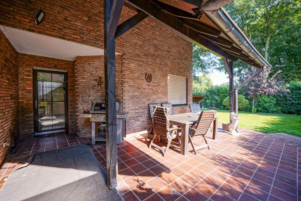 Immobilienangebot - Pulheim / Geyen - Alle - Vielseitige Nutzung möglich  -  Teilbar in bis zu drei Parteien  -  Mit Sauna