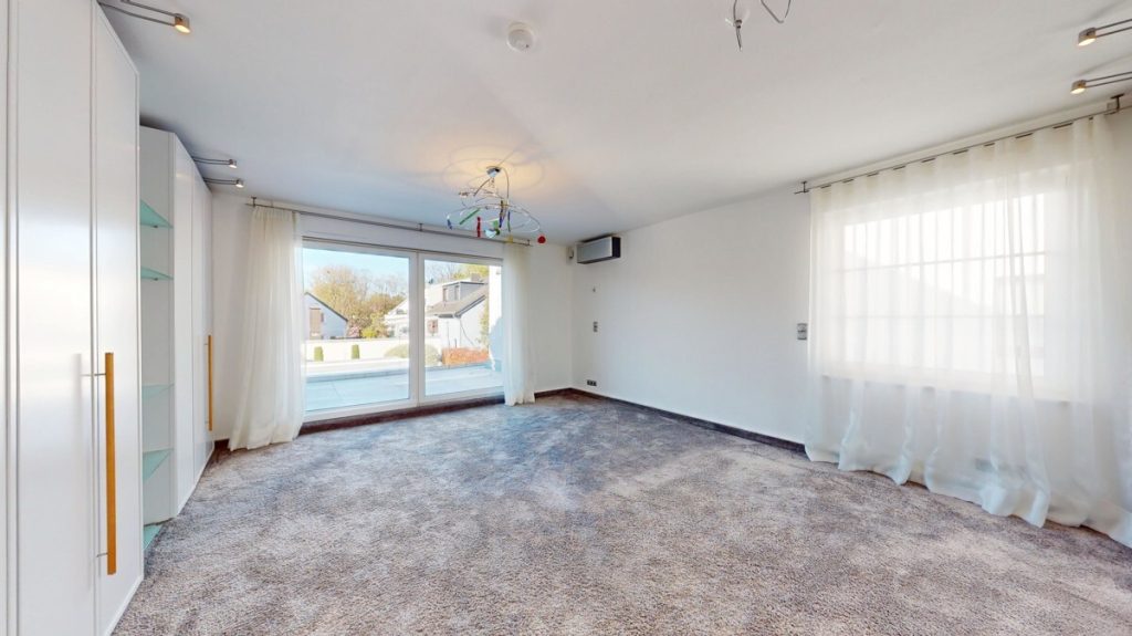 Immobilienangebot - Frechen - Alle - Stilvolles Wohnen – Traumgarten mit Pool und exklusivem Komfort